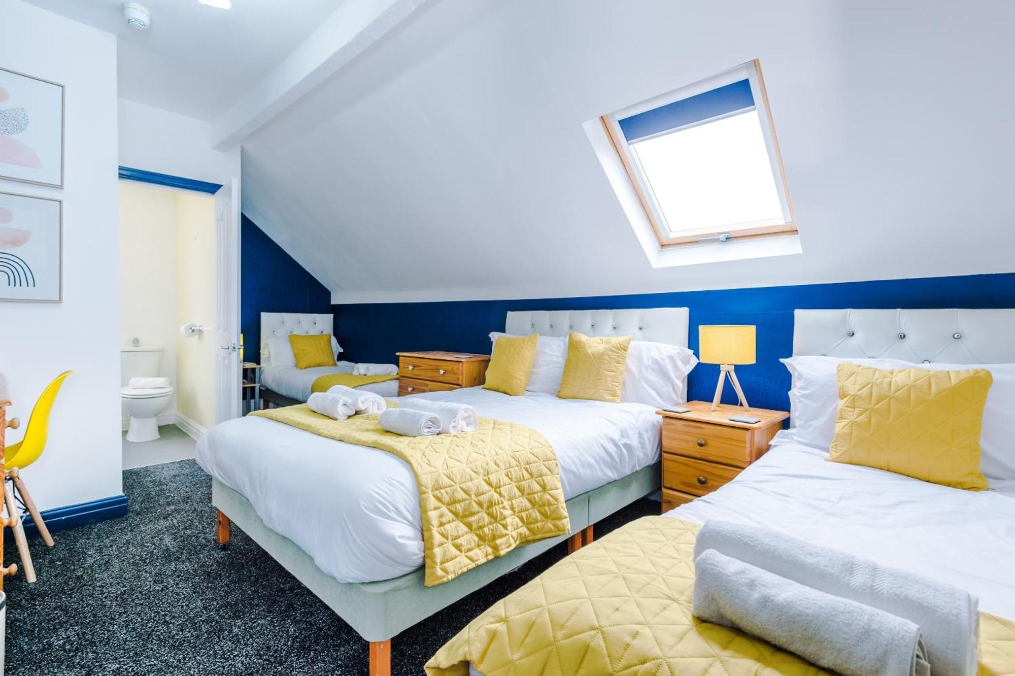 Pebbles Guest House Blackpool Exterior photo