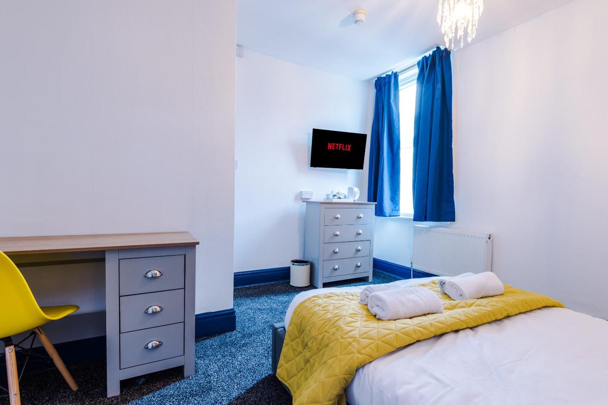 Pebbles Guest House Blackpool Exterior photo